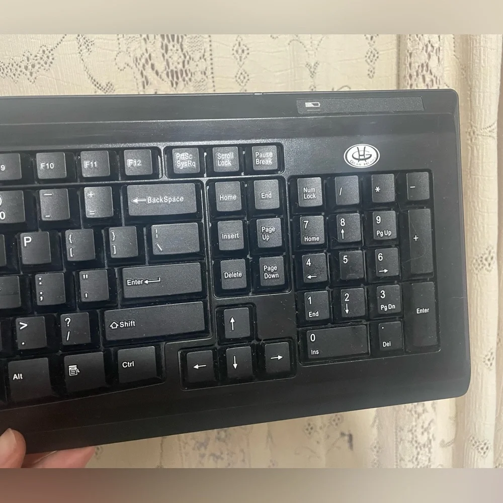 Gear head: 2.4 Ghz Wireless keyboard